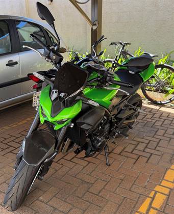KAWASAKI Z900 KAWASAKI Z900